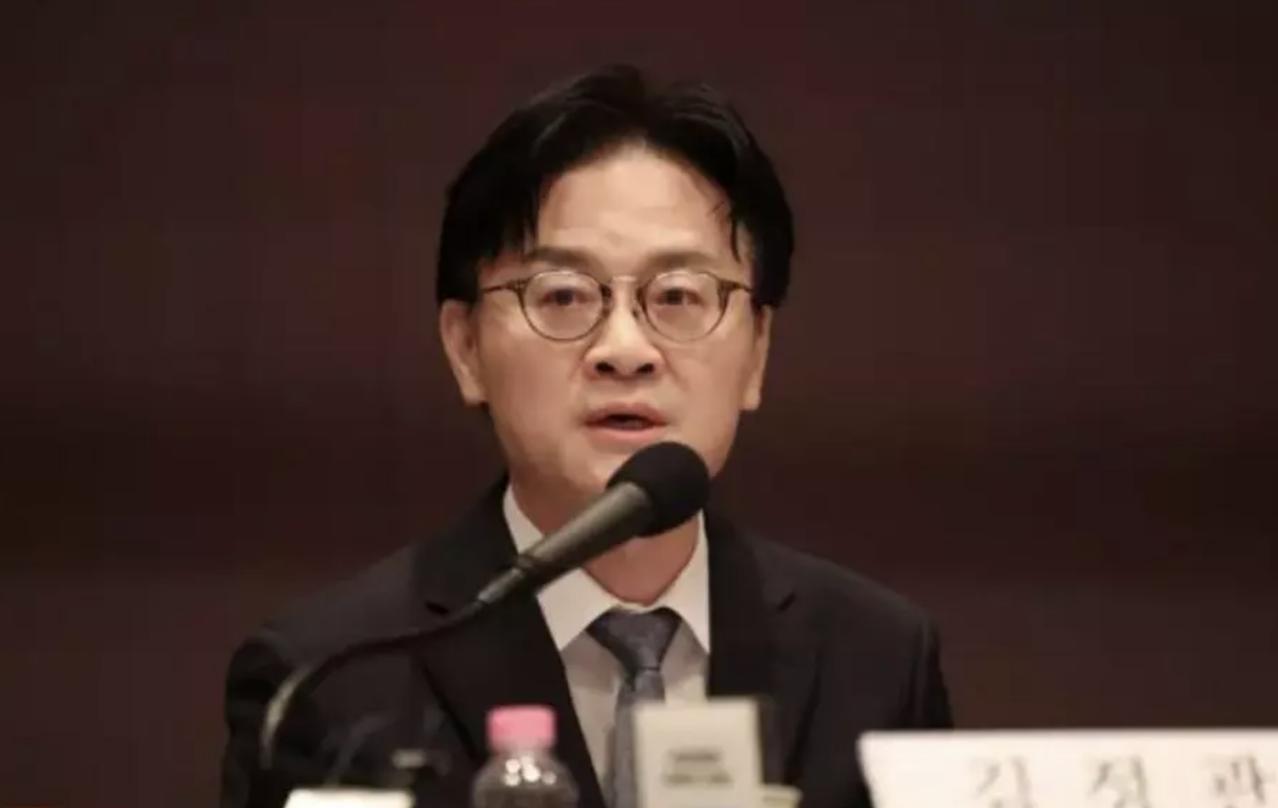 韩国人的工作制也计划向中国看齐了，产业通商资源部长官金正官说，在讨论每周52小时