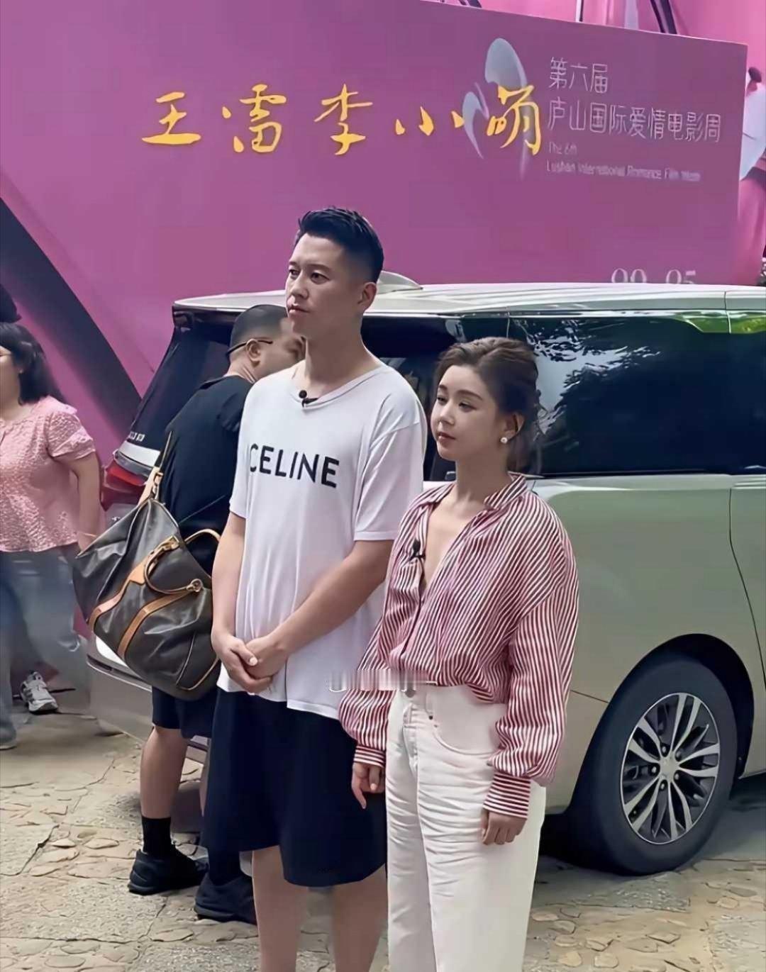 偶遇李小萌以前心中的女神，线下生图看着好小只，太有反差感了吧​​​