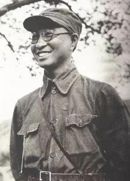 1928年，周恩来派陈赓去解救共产党员张云逸，哪曾想，张云逸看到陈赓后连忙向特务