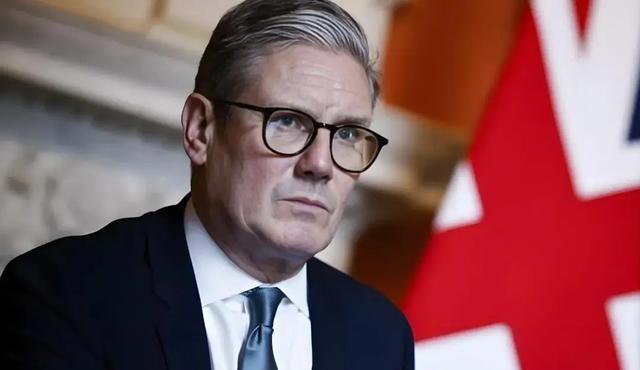 不装了摊牌了出兵1000援助乌克兰，美国顶不上他顶，美国不做的他做，美国不敢的他