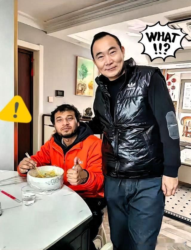 国人什么时候才能够对外国人祛魅呢？一对老两口家里需要清洗抽油烟机，打电话找人，没