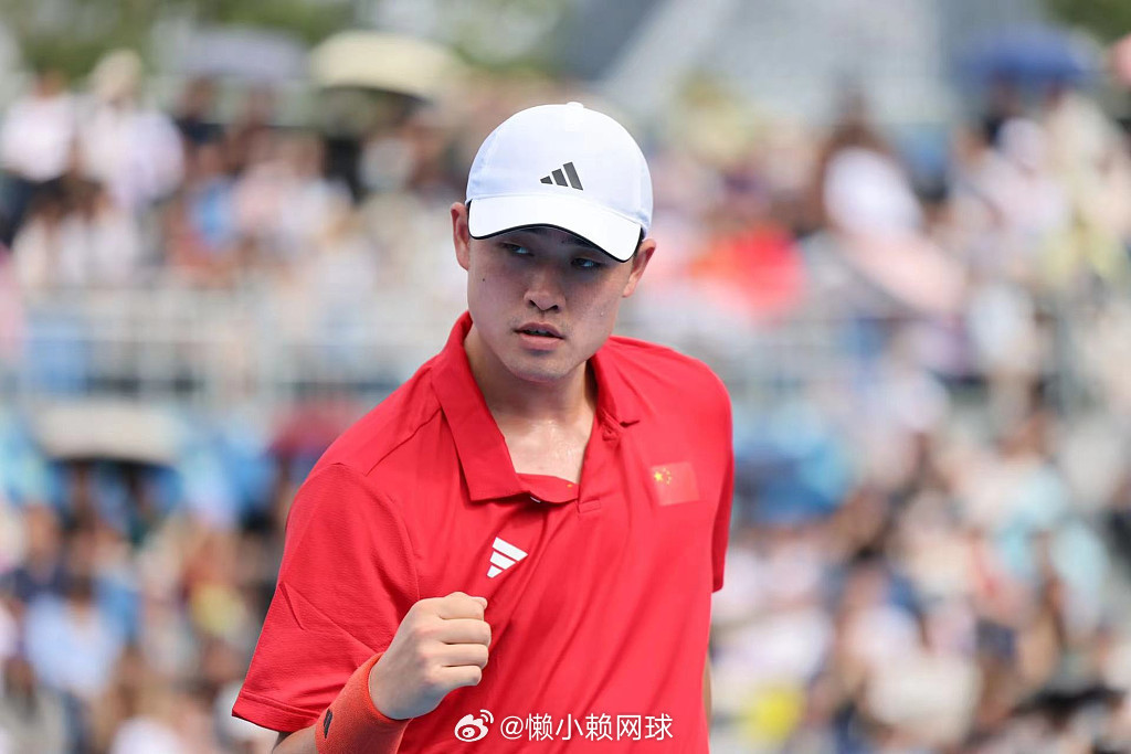 【亚运赛果】亚运会网球男单1/4决赛：吴易昺以6-4/6-4战胜纳加尔，晋级四强