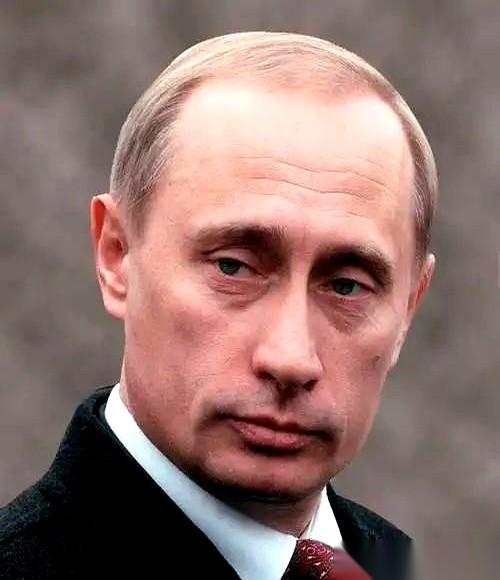 一开始，所有人都以为是巨人打小孩。飞机坦克碾过去，几天就完事了。结果呢？打了快