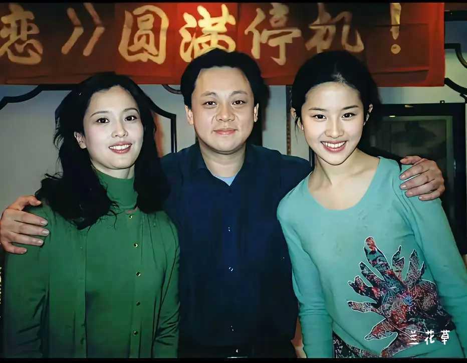 原来，刘亦菲的美全来自家庭基因。虽然刘亦菲的相貌更偏向于妈妈，但他的父亲面