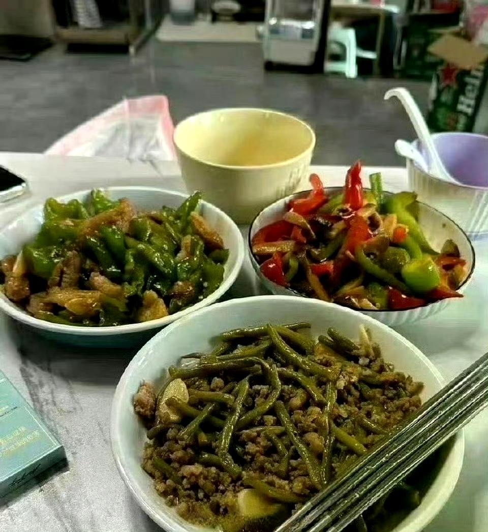 网友问，左边是前妻做的，右边是现在老婆做的，这说明了什么？