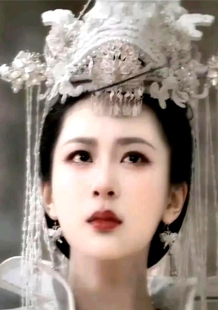 最近刷到剧的事，真有点摸不着头脑。别的剧热播期大多60多天，《国色芳华》倒好，非