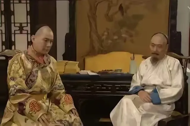“康熙36年，亲征噶尔丹回京的康熙，虽然大胜归来，但他内心却是十分愤怒，先是处