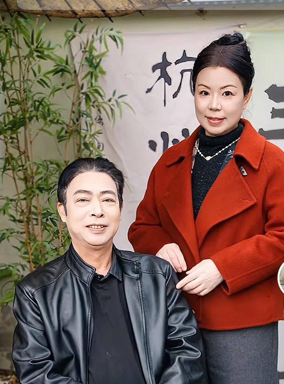 田静是傻还是坏，她怼黑粉，顺便明里暗里又讽刺了许敏一遍，她说，“每天给你编故事的