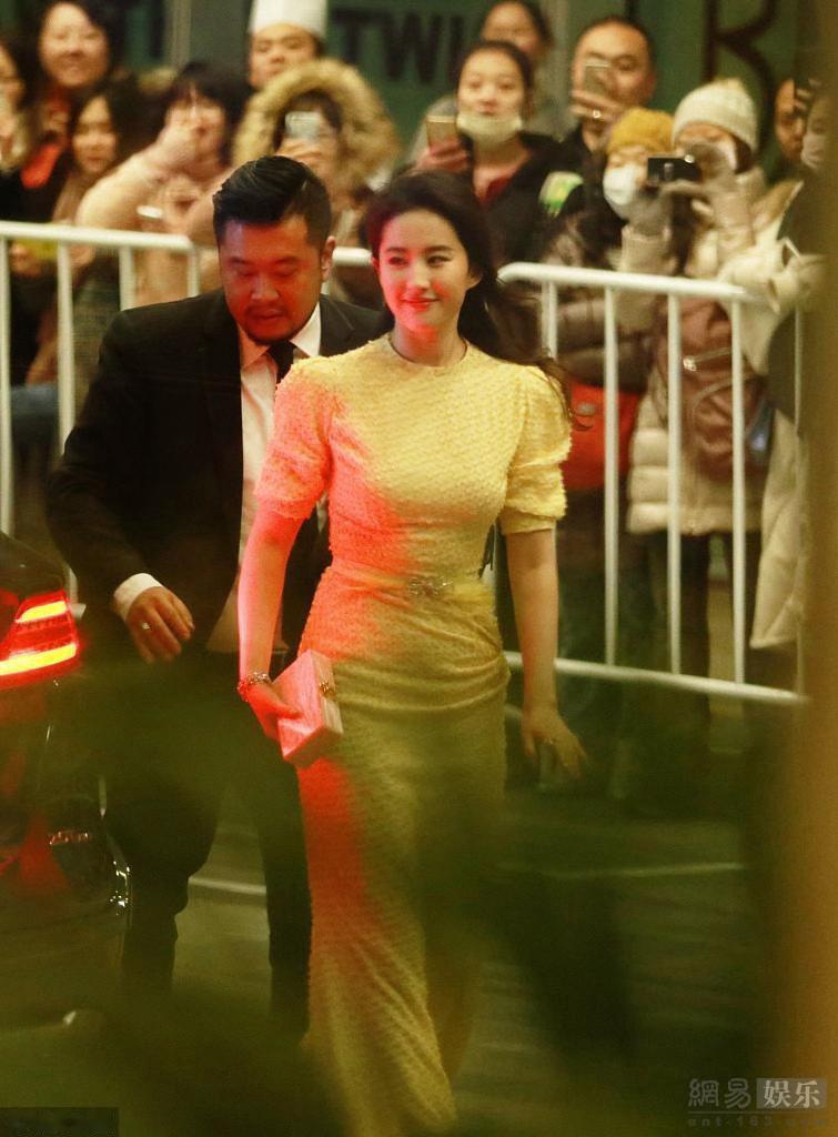 刘亦菲穿这种黄色系的礼服好温柔啊