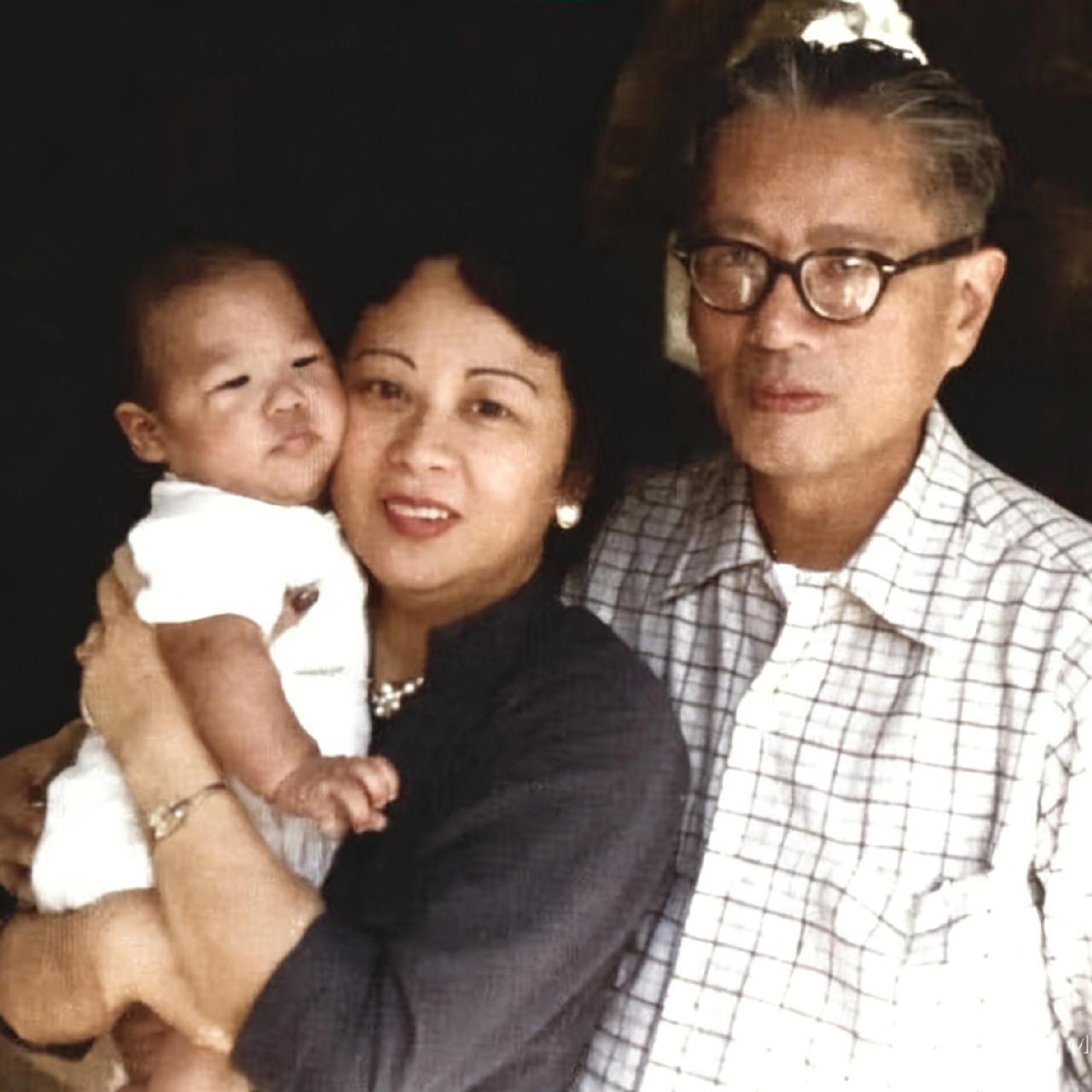 1956年，宋子文和妻子张乐怡，同小外孙冯英翰，一张罕见的合影，当时的张乐怡虽然