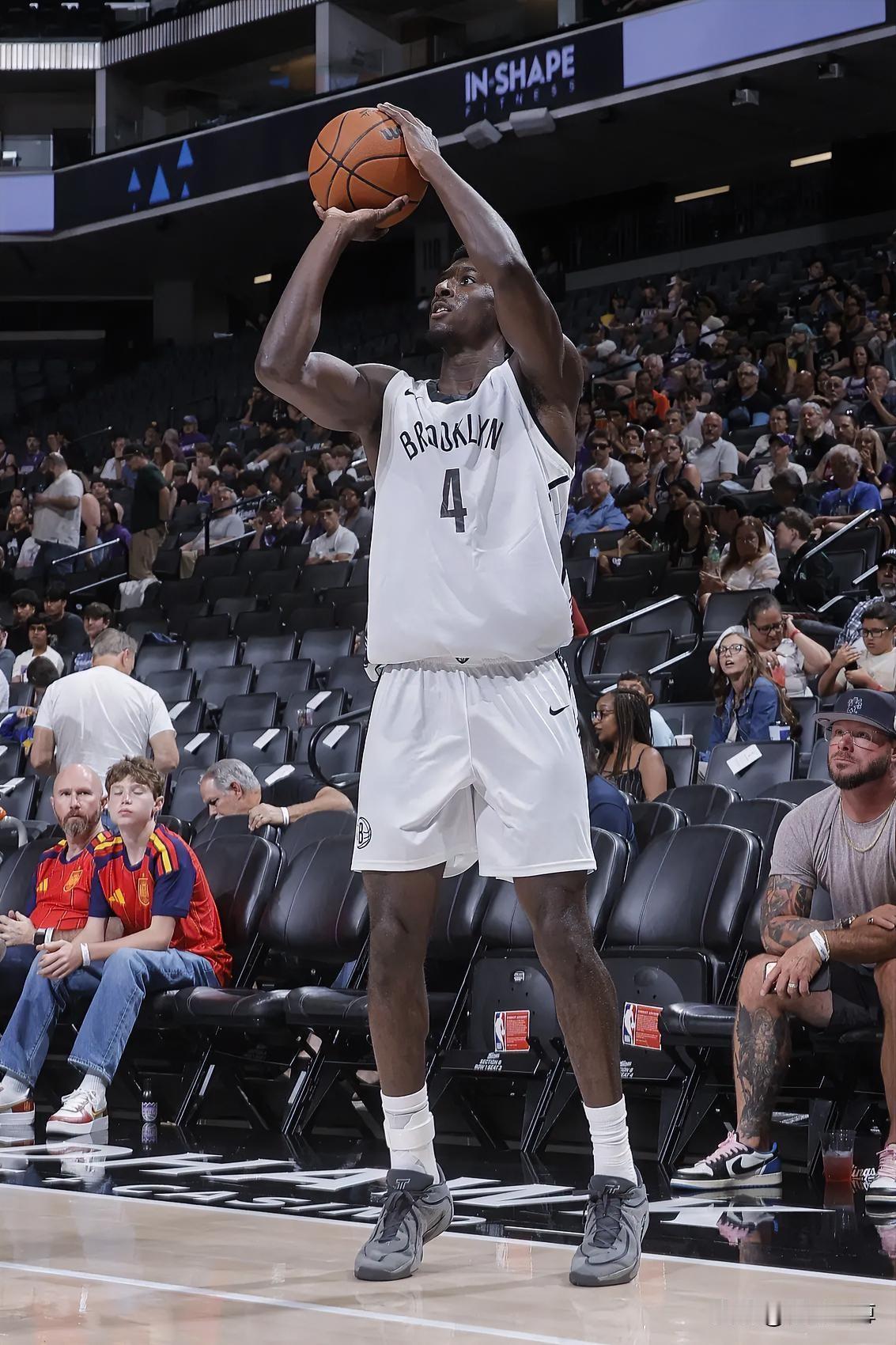 篮网神将28投仅1中，杨瀚森终于不是最差的首轮秀了最近NBA正在举行夏季联赛