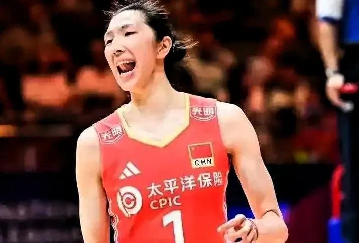 终于第三局中国队25比15大比分赢了，不容易啊，球迷们说紧张的心情，终于得到了释