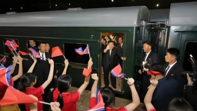 金正恩访华时长破纪录，他与中方聊了些什么，韩国人第二天试探起了中国的口风！朝