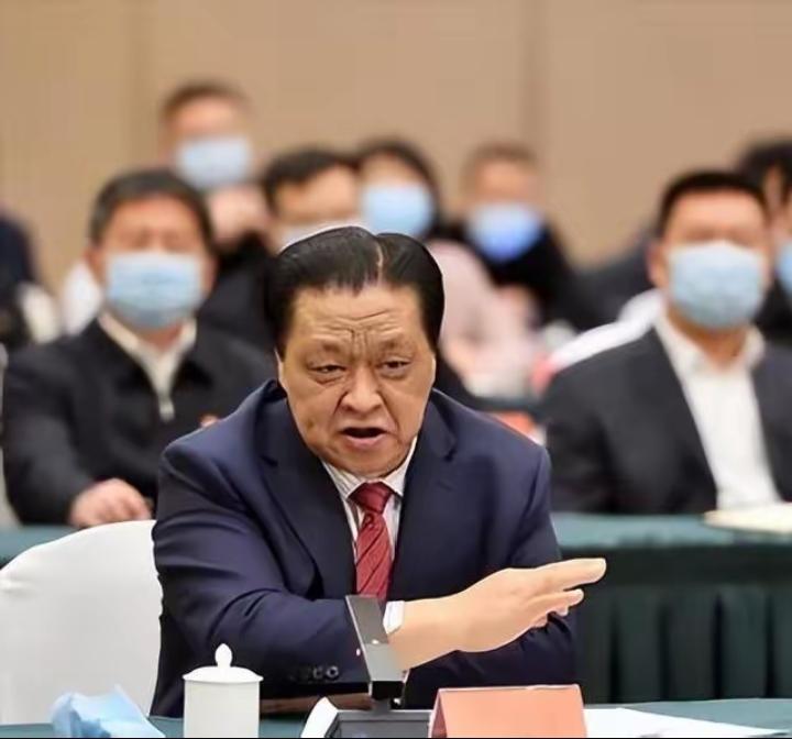 “我们不允许中国公司培养种鸡，如果不听，后果自负。”2019年，面对美国高管的