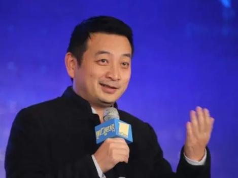 为了鼓励大家多生娃，人口专家梁建章曾提出了一个大胆的方案：一孩家庭每个月补贴10
