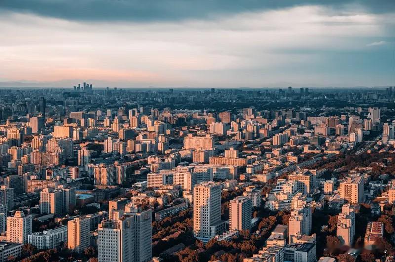 8月第一周楼市分析进入8月第一周，北上深一线城市成交量集体走入传统淡季回落通