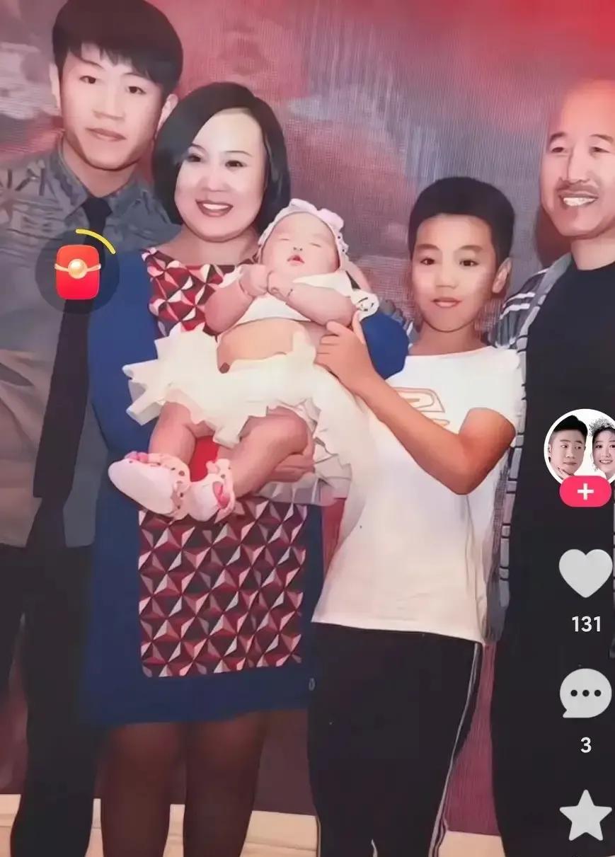 王亮大变样，复出之后，一直在聊后妈李琳，晒后妈旧照，每次直播都少不了这个话题，貌