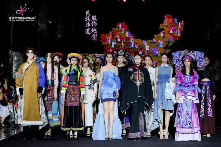 大国小国都敢看不起中国。根子在哪？我看是咱们内部不少人患上了严重的“和平病”——