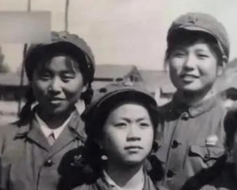 1970年，云南地震时，一位老兵徒手救出了14位女兵，45年后，当她们得知，自己