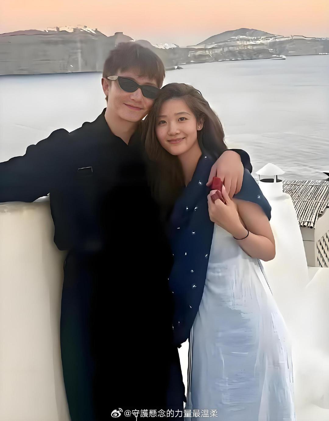 黄轩凭一己之力拉高了娱乐圈男人们的审美，女友不再是白瘦幼类型的网红脸，竟然是雅思官网的模特……​