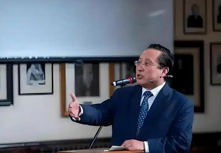 西方世界都在问：中国为什么突然试射洲际导弹？高志凯面对外媒镜头，只用了一句话