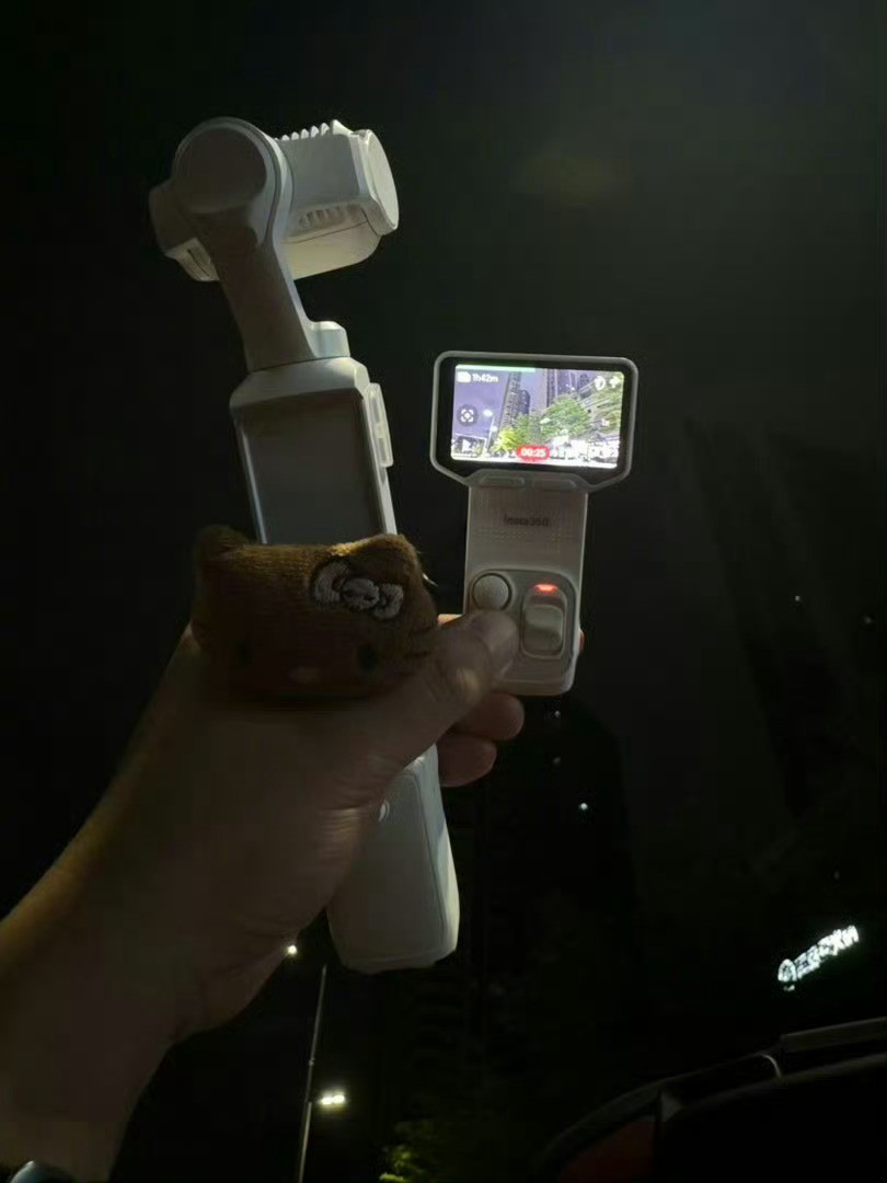 卷起来了，影石Luna是大疆Pocket4P最强竞品一英寸大底、也有长焦，但是屏