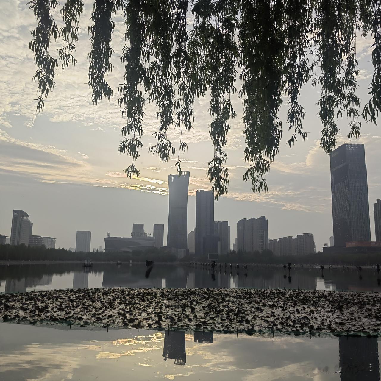 有些人的眼睛根本不是瞎，也根本不是用来看事物的，它是被主人当成了和嘴一样的功能，