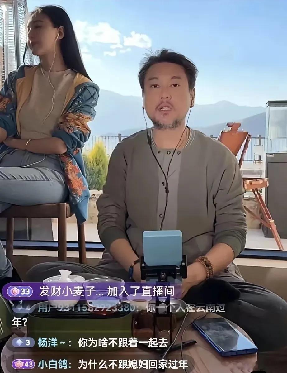 朱孝天直播又翻车了他跟老婆韩雯雯一起在直播间，网友问过年去哪里？朱孝天居然说他老