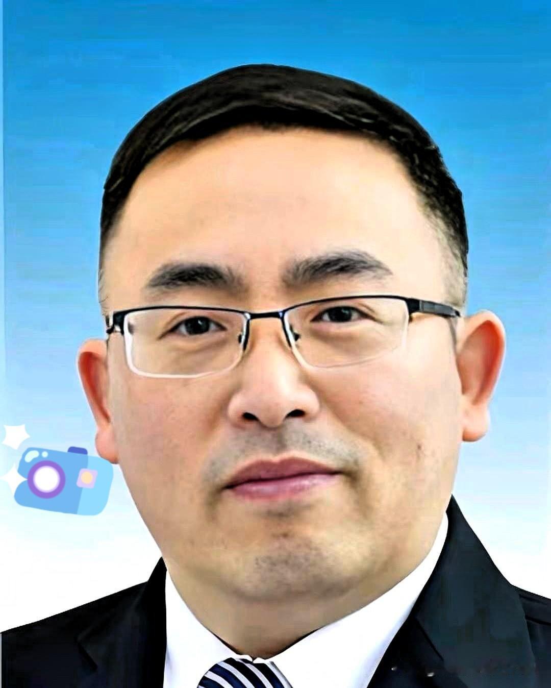 我勒个去，今天吃瓜差点没给我噎死。20年前，南京博物院，有个人，他同时是三个身