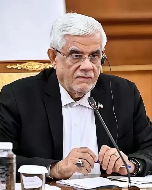 笑不活了！伊朗这招太损了，直接把美国整不会了！别人打架靠拳头，伊朗打架靠脑子。