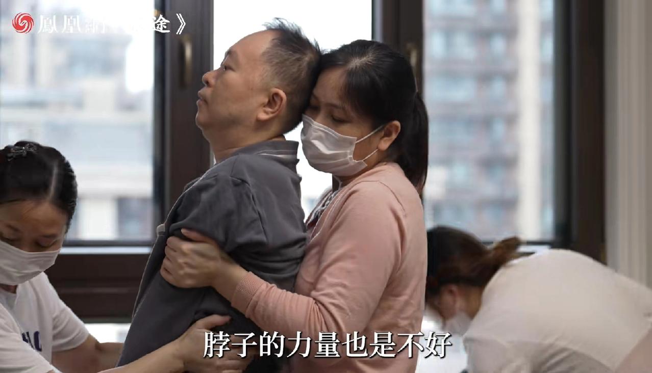 蔡磊有三个保姆阿姨,一个年轻女助理,在北京四个人的月工资,至少4万块,幸亏蔡总有