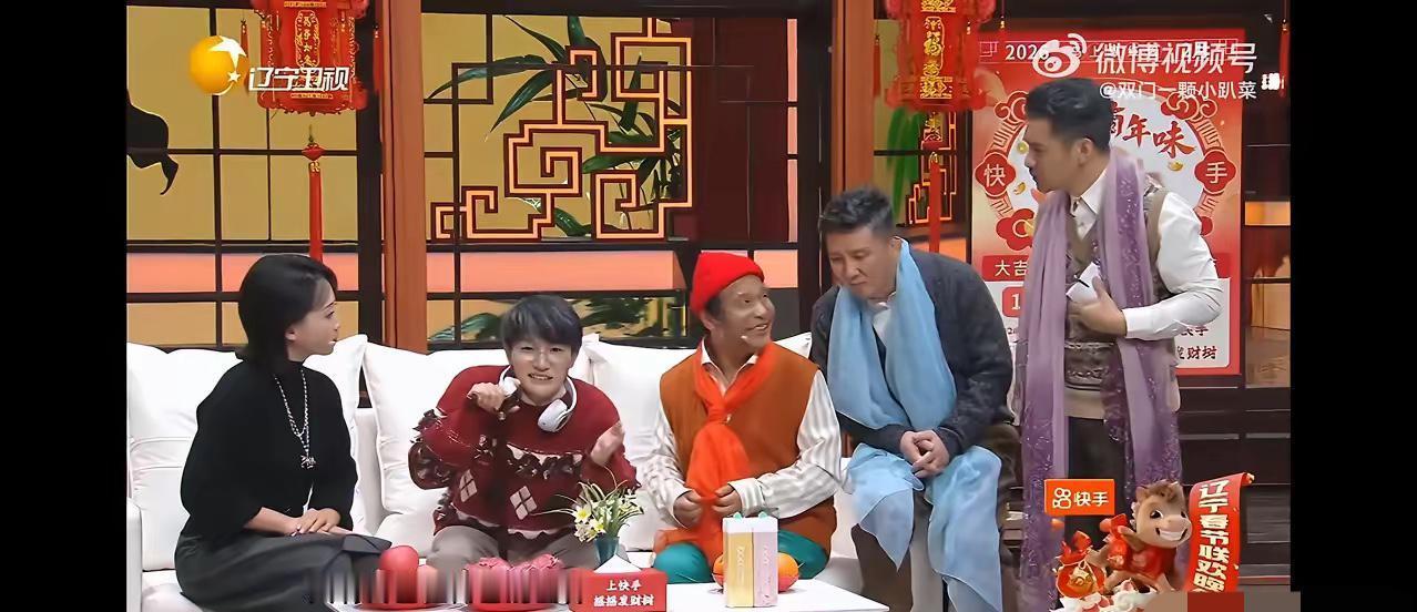 周深根本不是去唱歌，他直接把辽宁春晚小品给“砸”了！你以为他只会飙高音，结果他