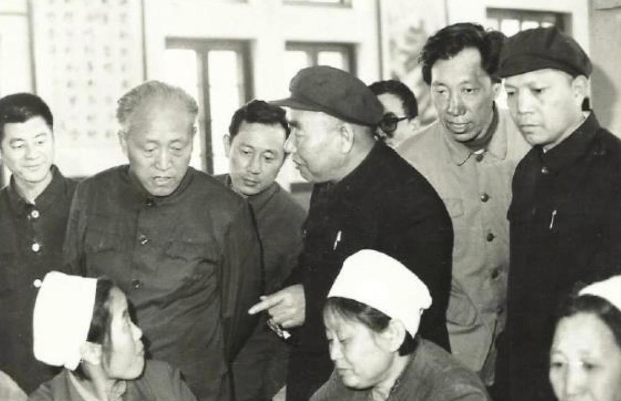 1993年，邢崇智正式离休，组织让他推荐一个河北负责同志的人选。很快，就有人登门