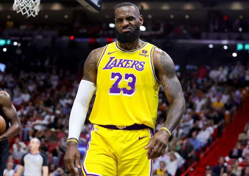 NBA常规赛，湖人今日客场112-108险胜76人。本场比赛，湖人球星詹姆斯发挥