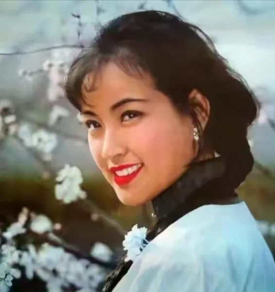 2005年，刘晓庆的3婚丈夫阿峰提出了离婚，刘晓庆大吃一惊:“你不爱我了吗？”阿