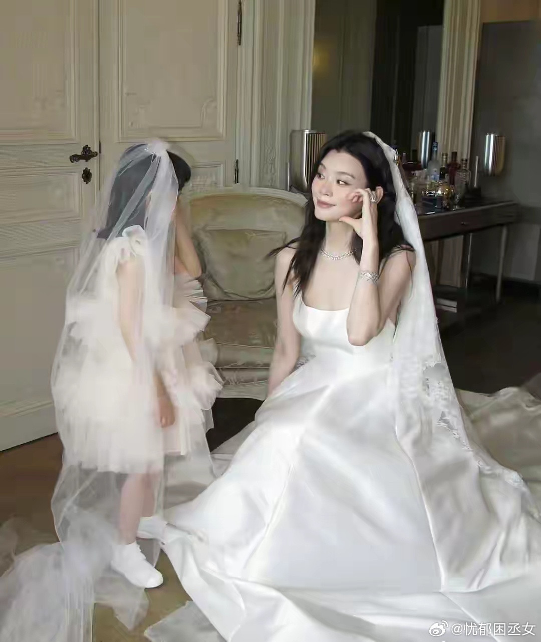 奚梦瑶女儿好幸福，2岁多就背2W+菜篮子，一个小发卡就要2000多！​​​