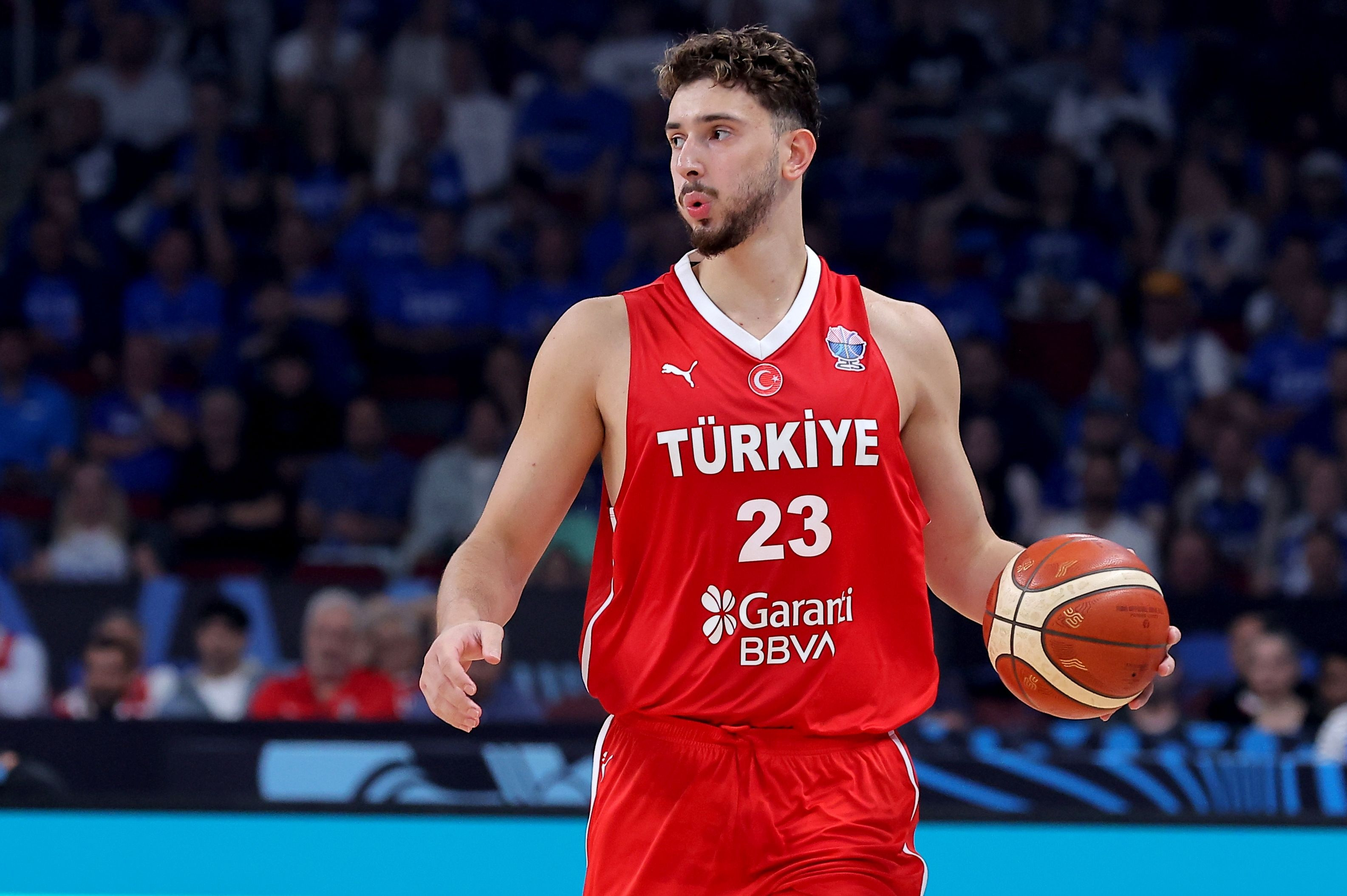 火箭队的王牌中锋申京一直想要帮助球队拿到一个NBA总冠军。虽然上赛季火箭队是西部