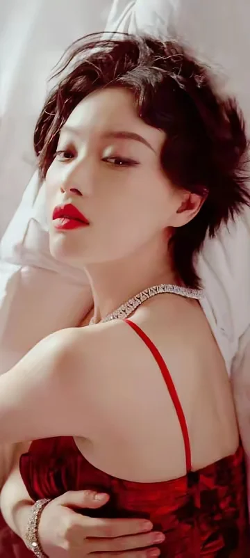 倪妮“高级感”与“故事感”的完美融合。