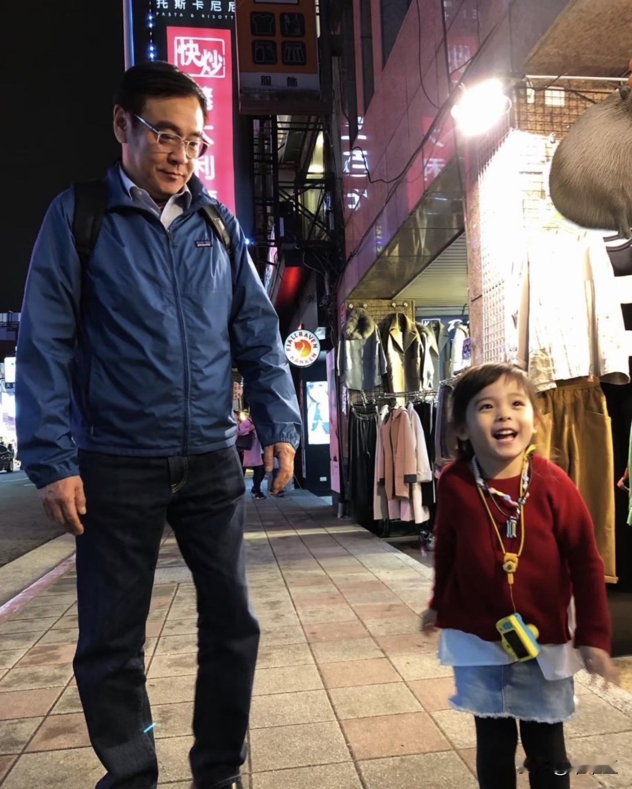 尔冬升晒9岁女儿遭群嘲：别装女儿奴了，你欠前妻罗晓文一个一辈子的道歉62岁尔