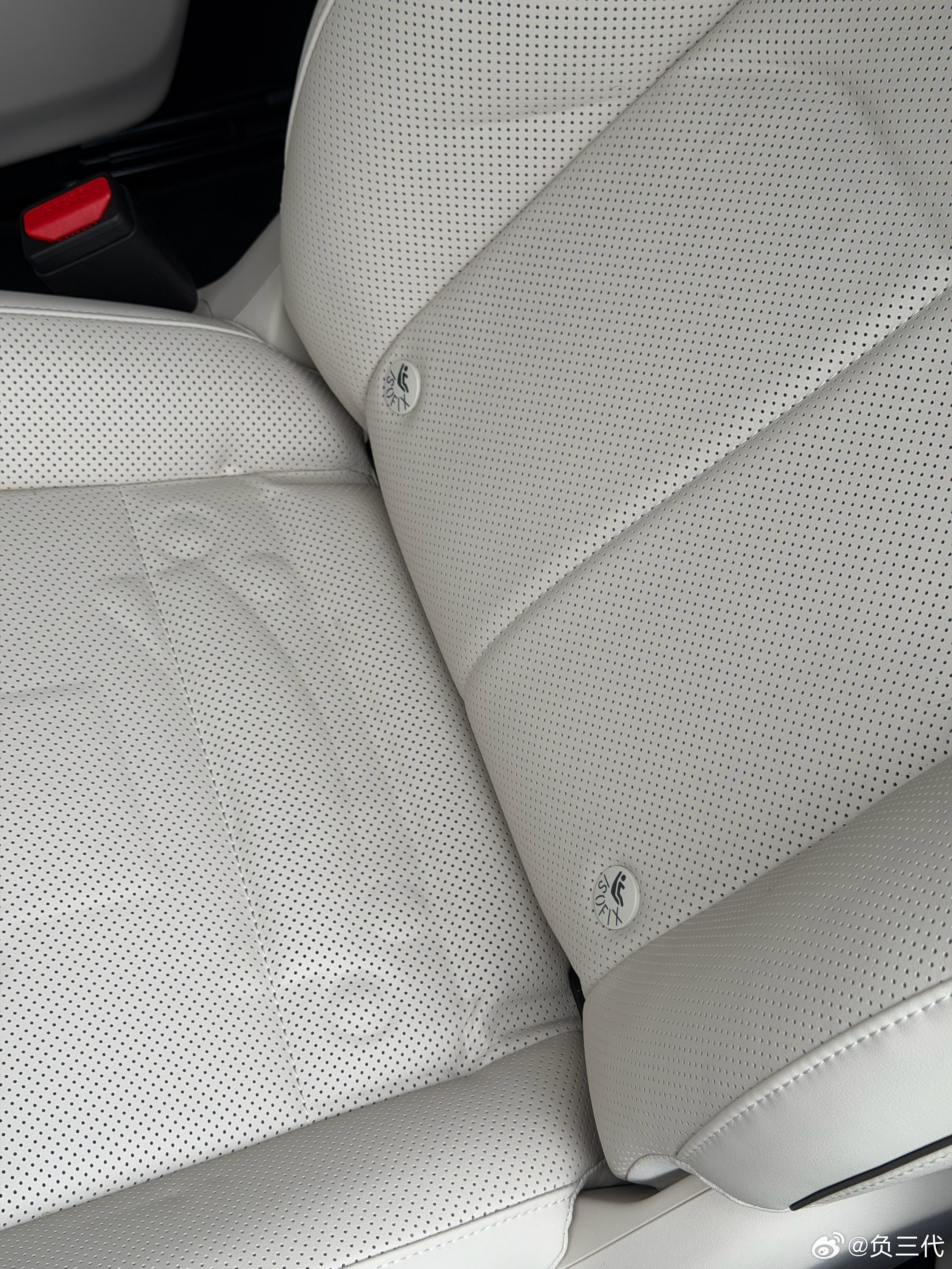 给儿童座椅调个方向，刚发现我的理想i8座椅被压成这样了，这咋办？