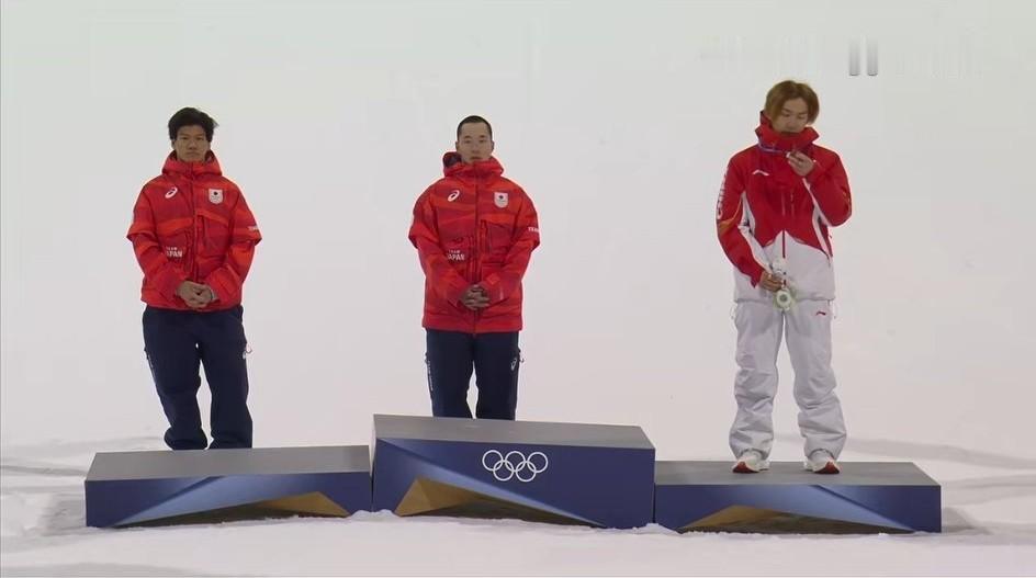 谁懂啊！苏翊鸣这枚米兰冬奥会铜牌，含金量直接超纲了！北京冬奥会拿遍金银牌的