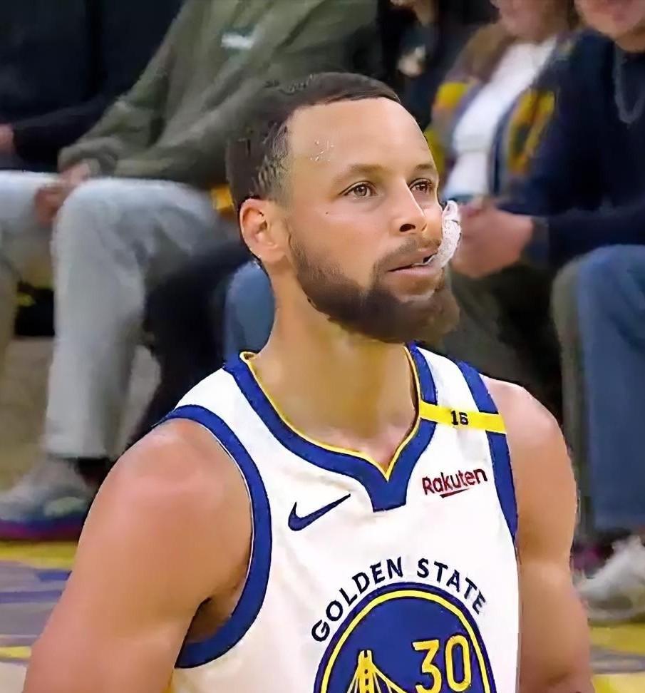 库里新赛季目前已经打了16场常规赛！！！场均上场：31分钟（队内第二）。场均