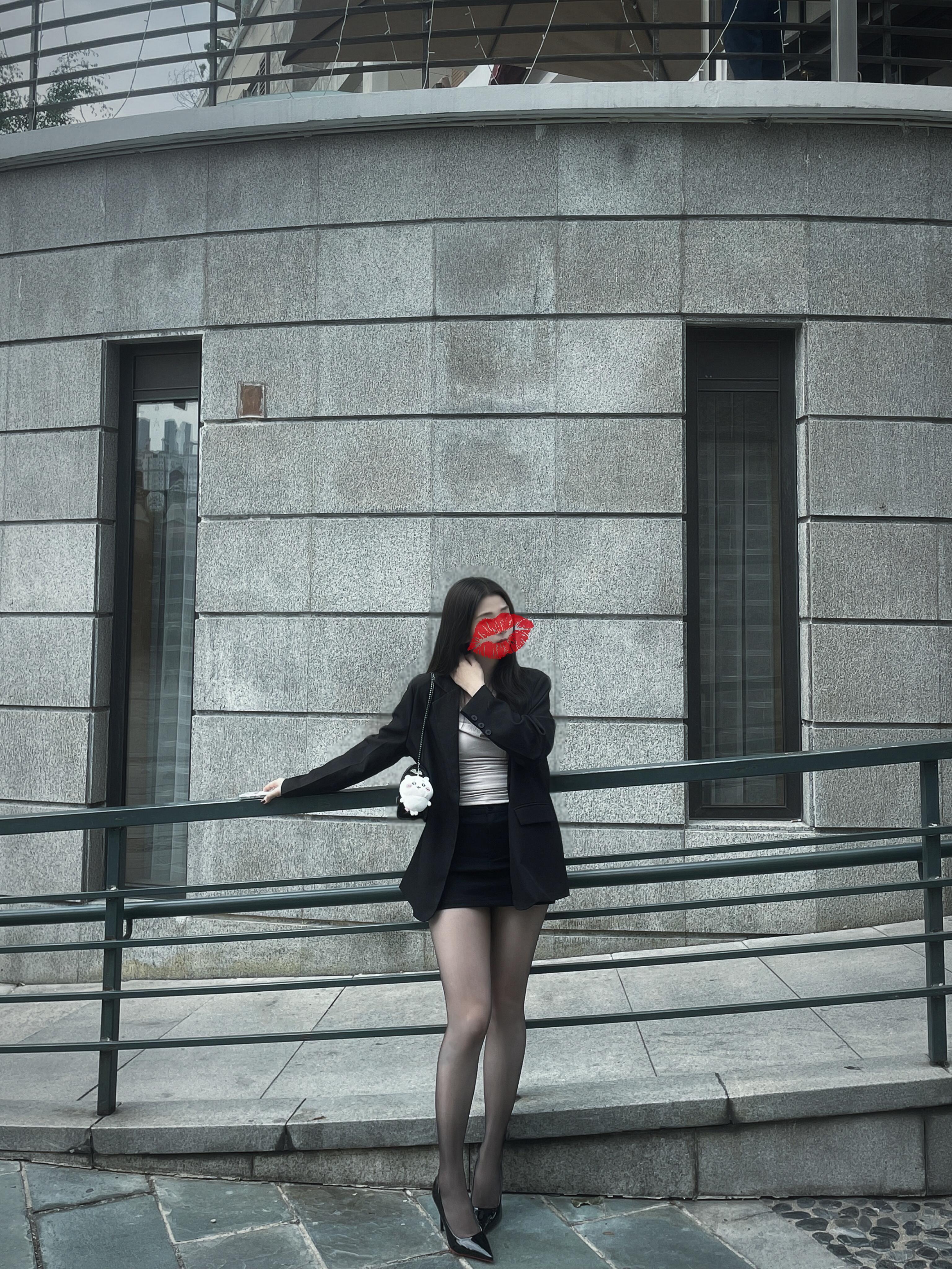 又到了上班必须规定服装的日子了