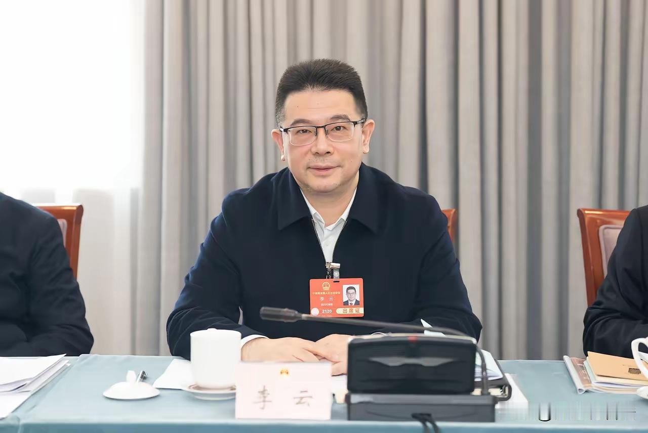 剧情大反转，1月26号上午开会还主持单位理论学习会议，部暑反腐败问题，告诫大家都