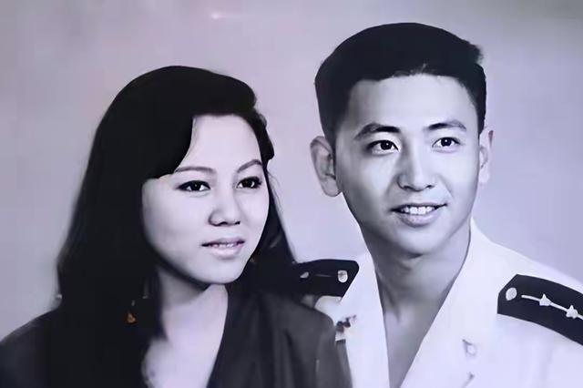 王伟烈士的妻子阮国琴退役了，如今，儿子也是一位海军现役军官。二十多年前，那场南