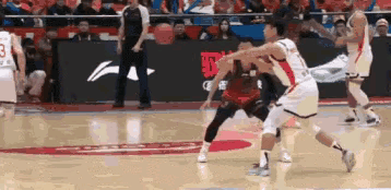 广州朗肽海本新星徐昕真是一个篮下巨无霸！在今天广州朗肽海本客场挑战山东高速的比赛