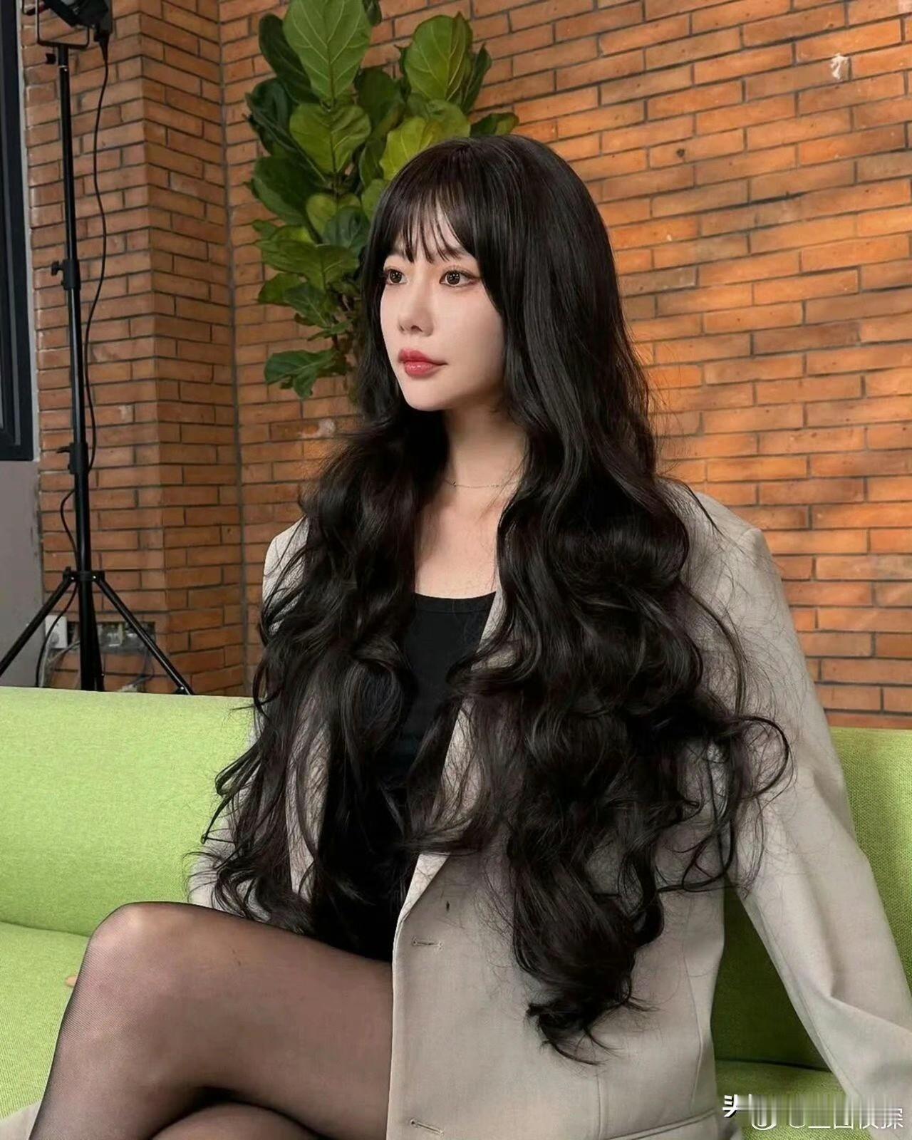 克拉拉离婚了，那我是不是有机会了？这两条黑丝美腿我可是惦记好久了[爱心][爱心]