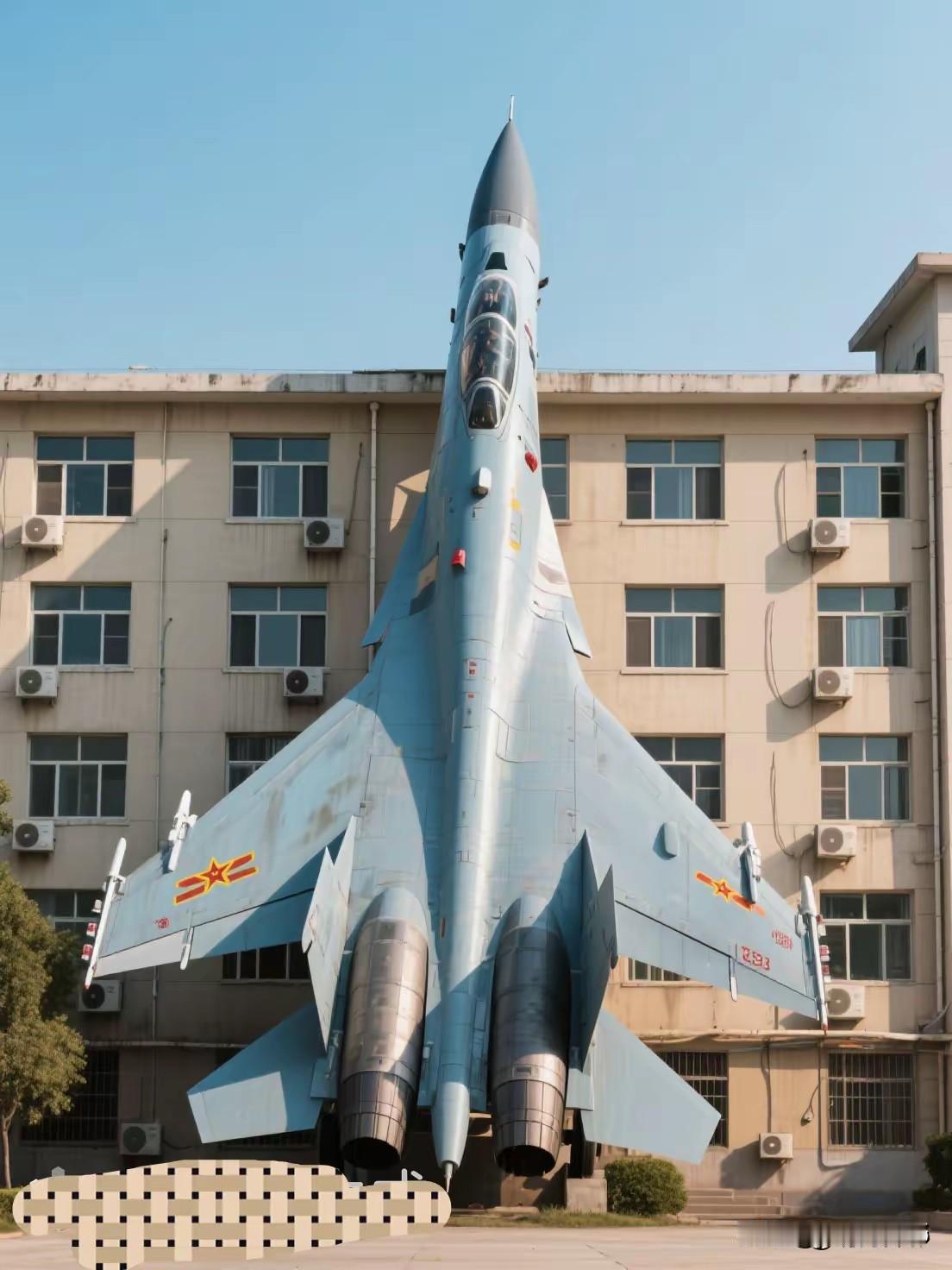 歼-16到底有多大，看数据其实没有什么太直观的感受。如果把歼-16立起来和一座五