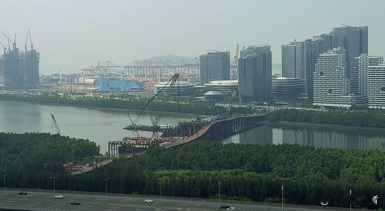 宝安的大项目真多，动不动就世界级，而我们观察一个城市未来的发展方向，比较直观的指