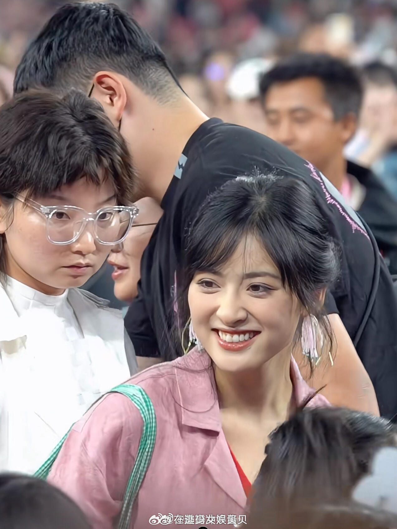 为什么她有法令纹却不丑？